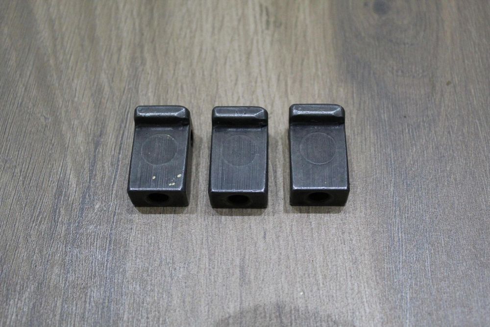 ŁAPKA MOCOWANIE WTRYSKU SEAT IBIZA III 1.4 TDI KPL