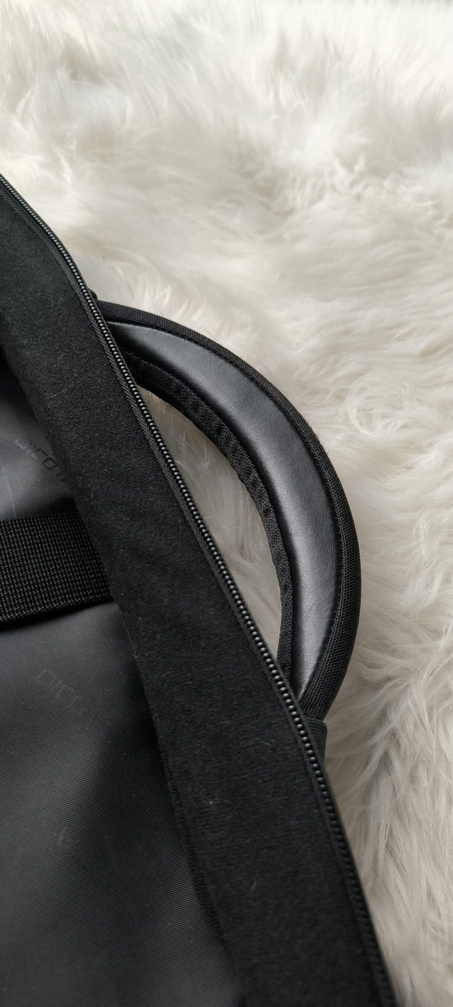 Torba na laptopa czarna Dicota prosta klasyczna