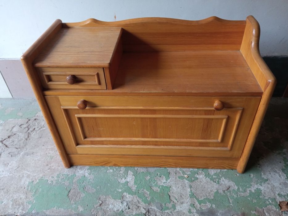 Drewniana szafka na buty