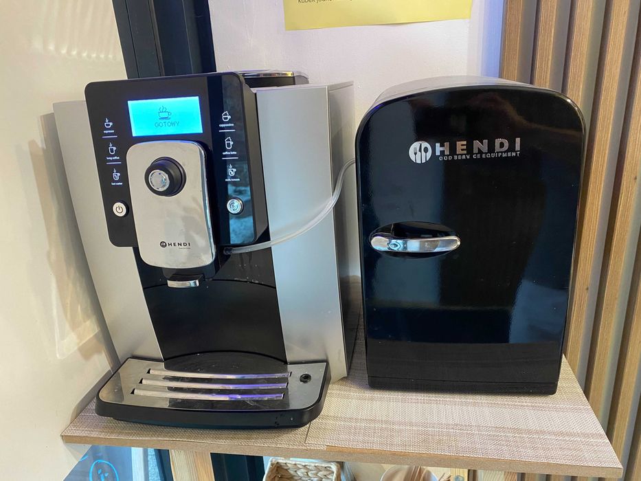 Ekspres automatyczny One Touch Hendi z lodówką na mleko