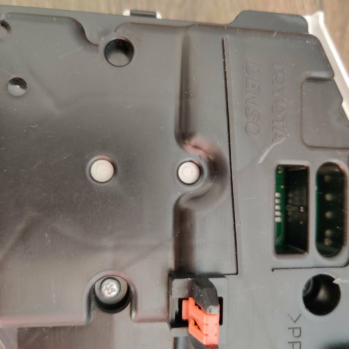 Панель приборов TOYOTA.