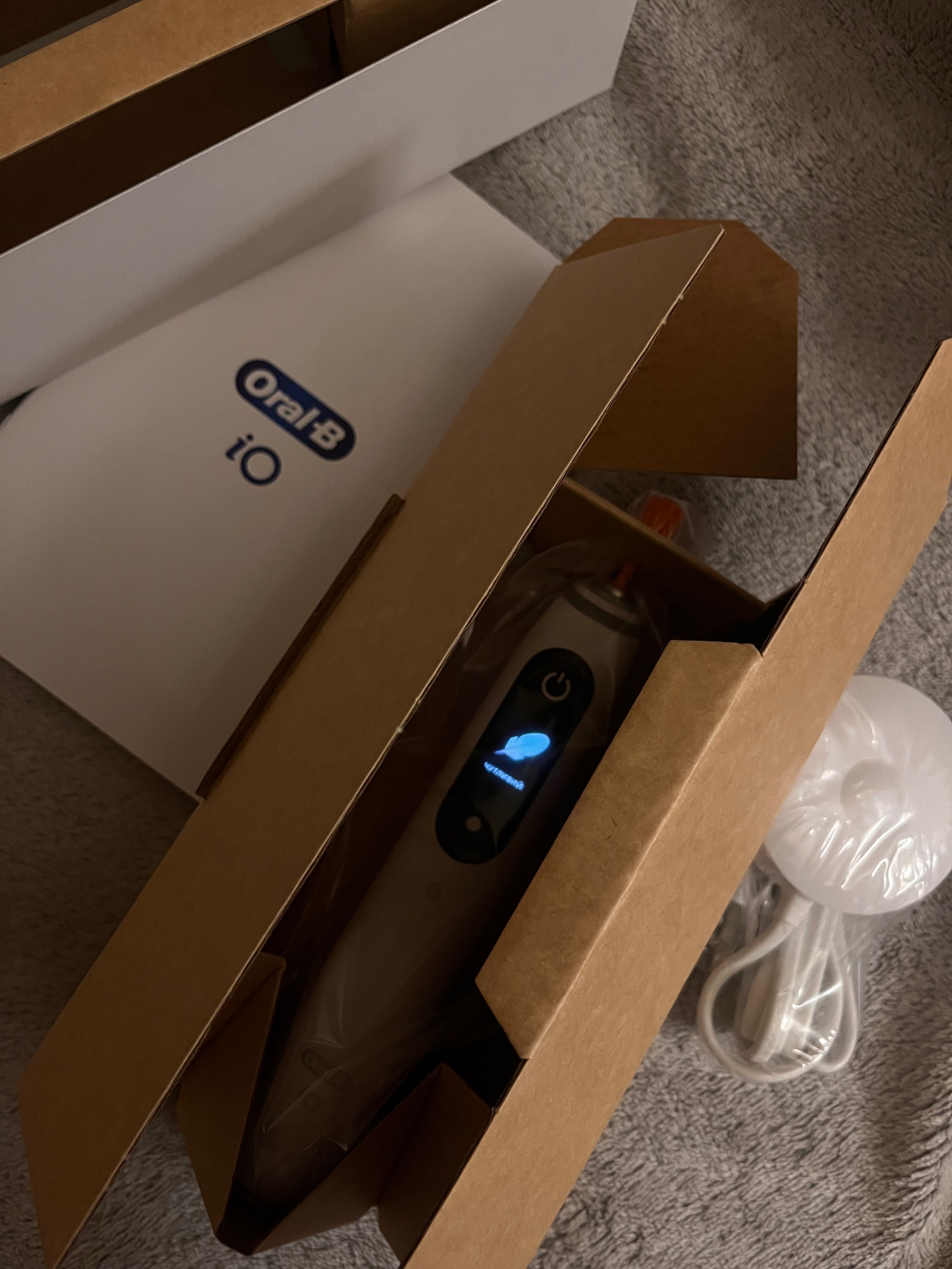 Електрична зубна щітка Oral-B iO