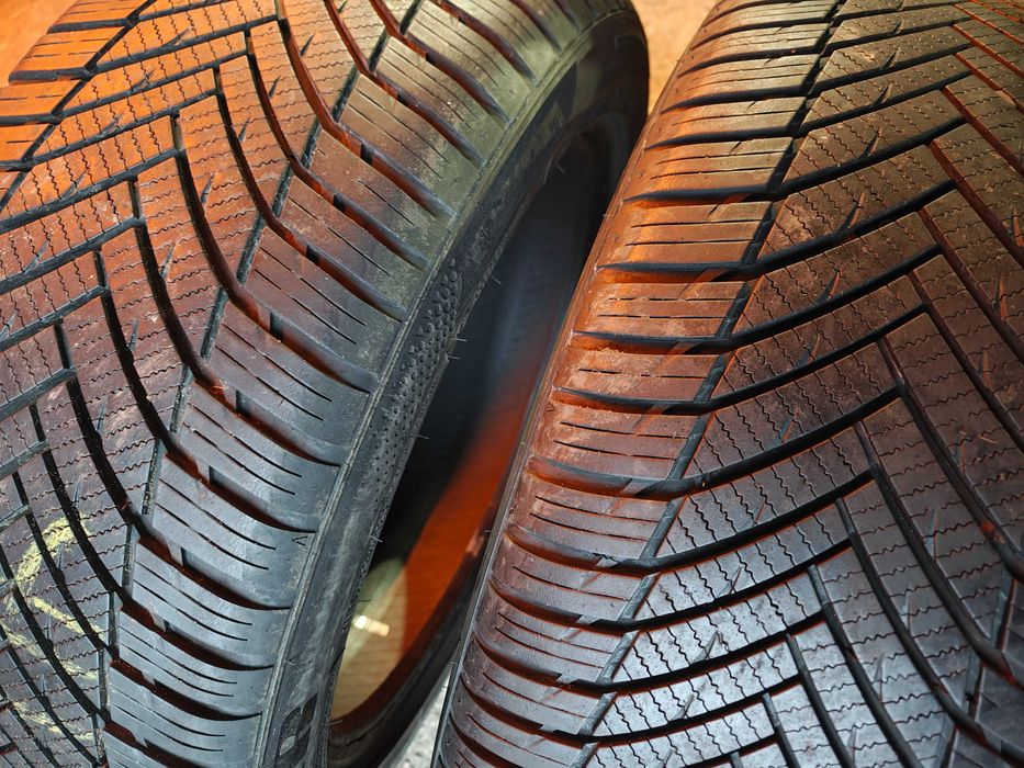 Komplet opon wielosezonowych Goodyear trista 205/ 50/ 17