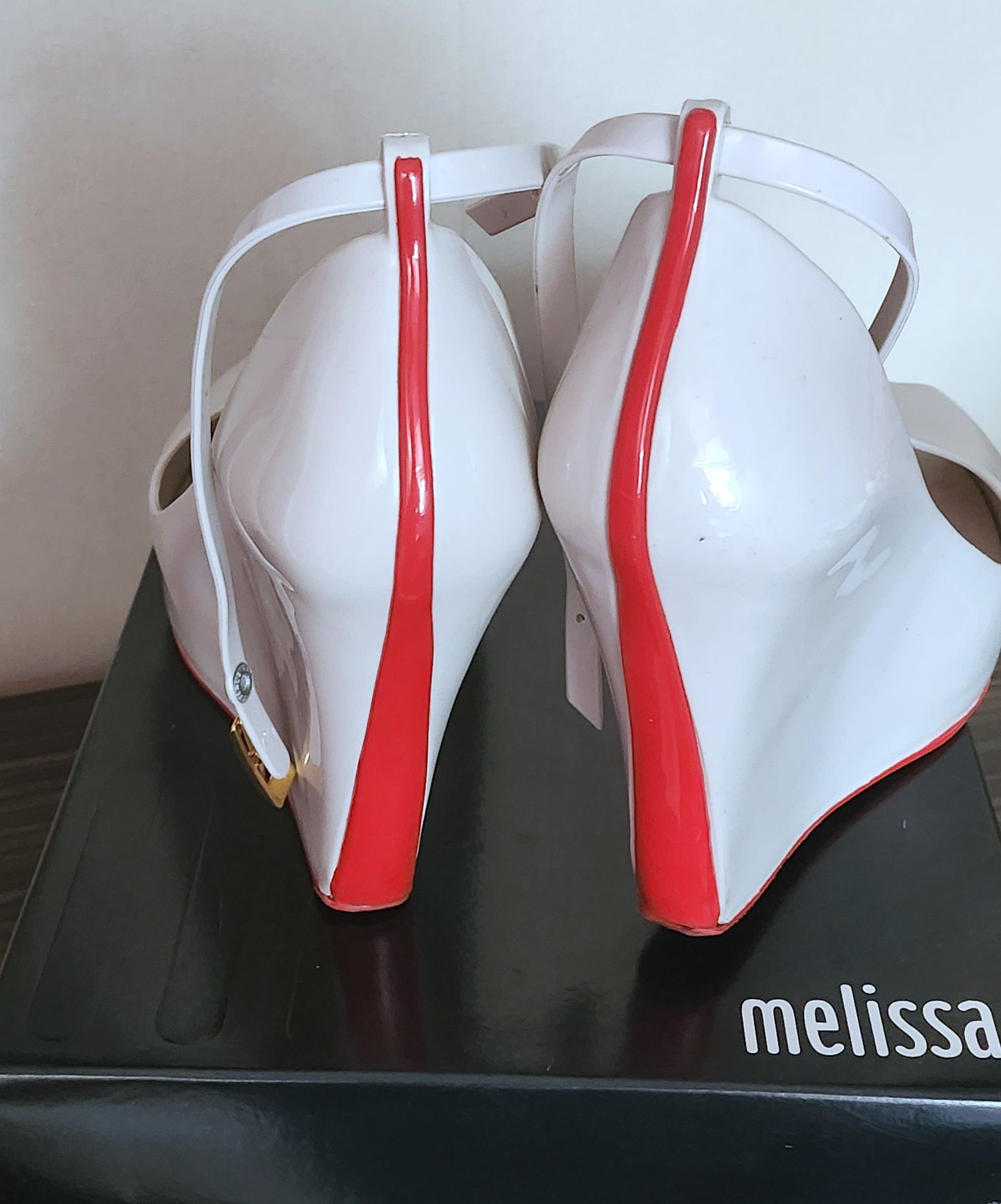 Sandały damskie na koturnie Melissa