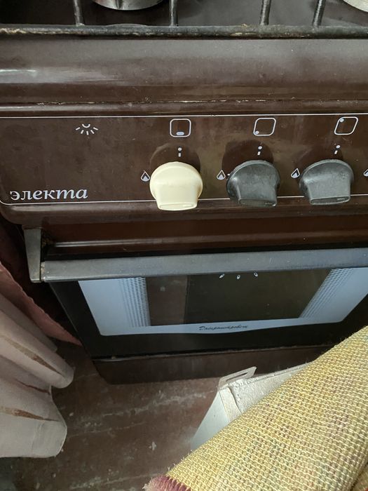 ГАЗОВА плита,в гарному стані все працює,