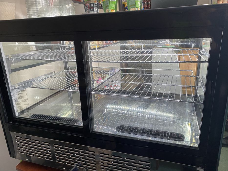 Холодильна вітрина