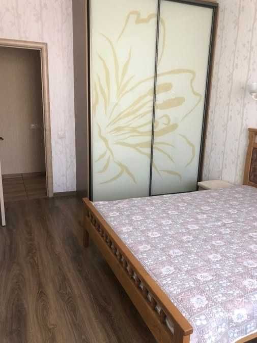Здається в оренду простора 2-кімнатна квартира, вул. Туманяна, 3