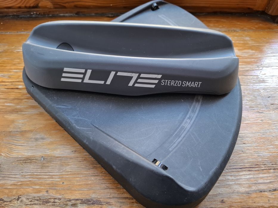 Elite Sterzo Smart, podstawa przedniego koła do trenażera i apki Zwift
