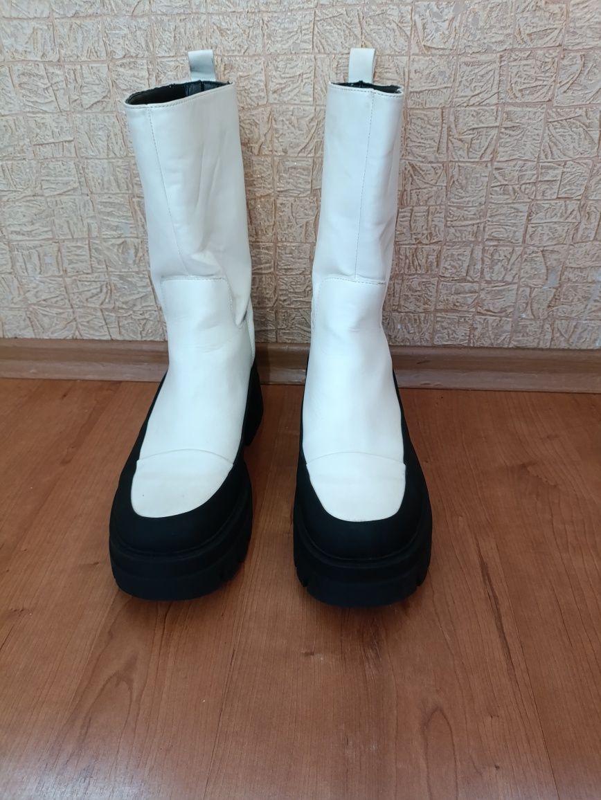 Жіночі ботильони RIVER ISLAND. На грубій підошві .