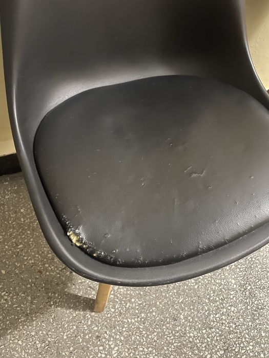 Krzesła stan jak na zdjeciach