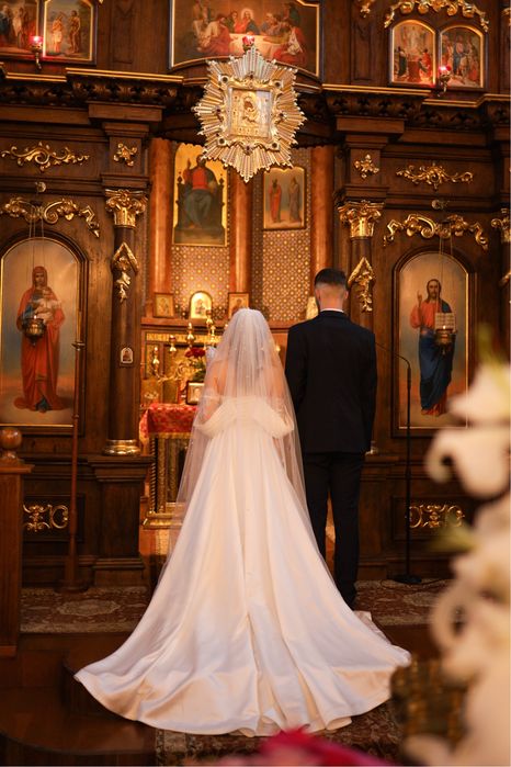 Весільна сукня для тендітної дівчини