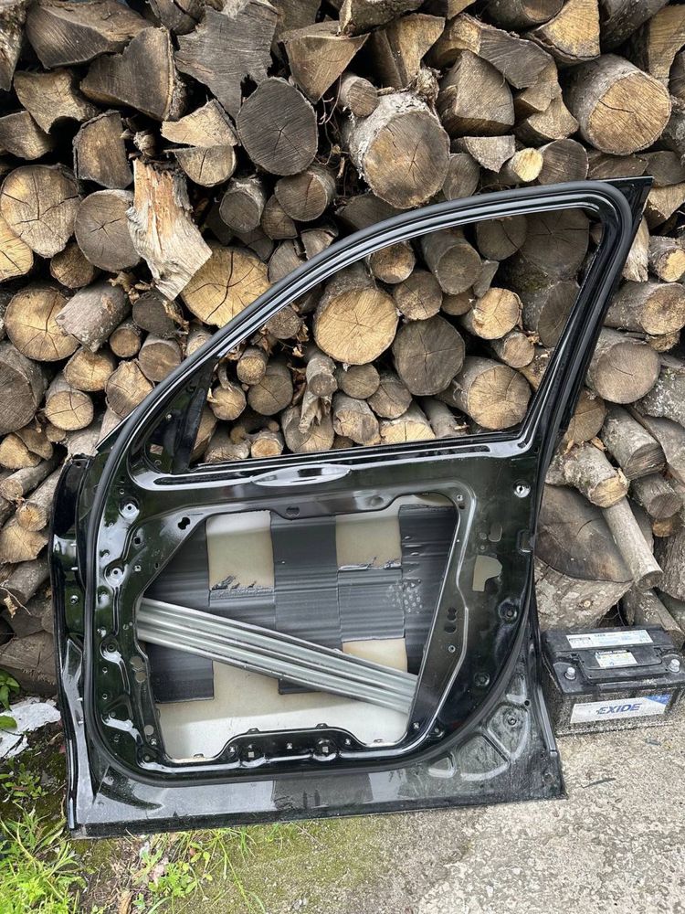 Двері праві (передні/задні) до BMW X3 ( кузов G01). Чорного кольору
