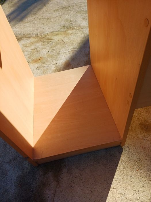 Secretária em  bom estado