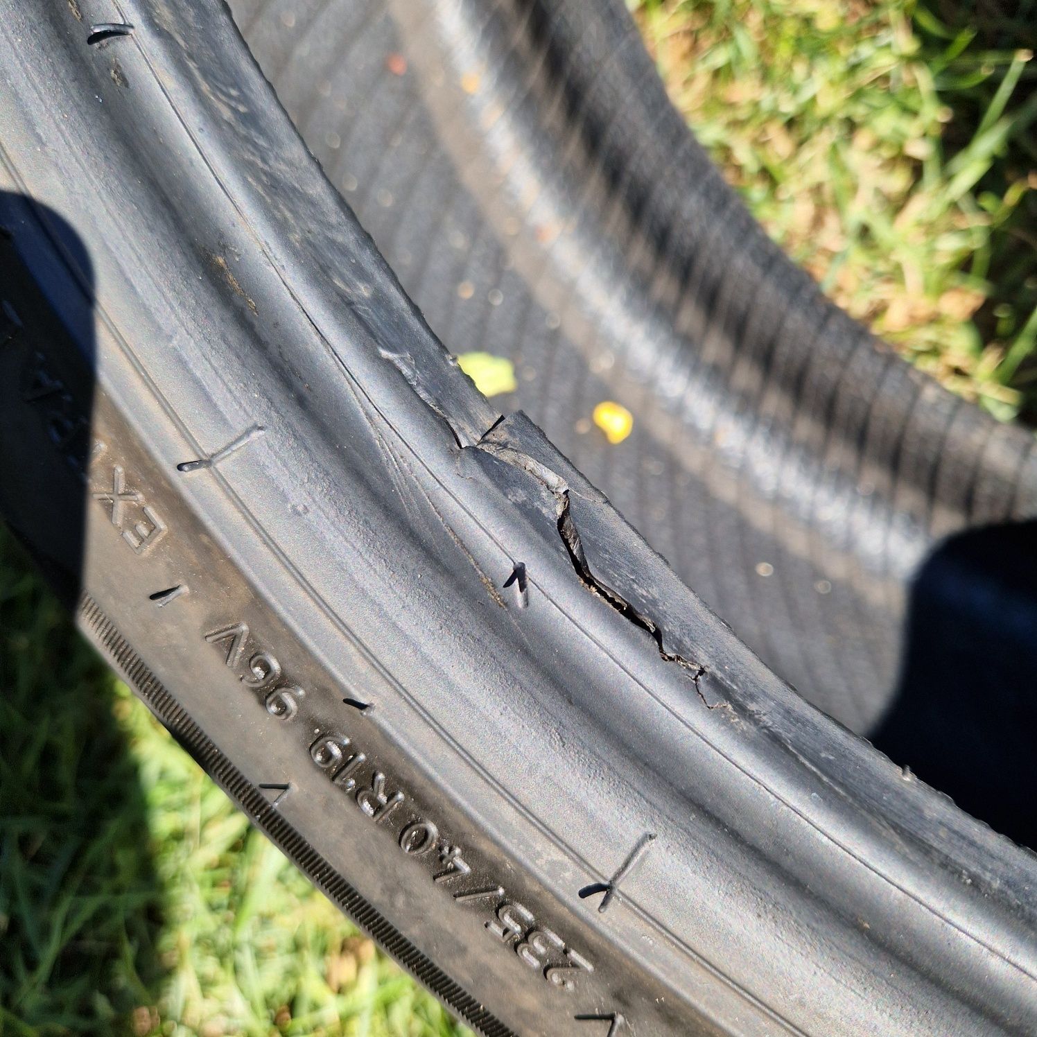 Opony wielosezonowe BFgoodrich USA 235/40/19  2021r