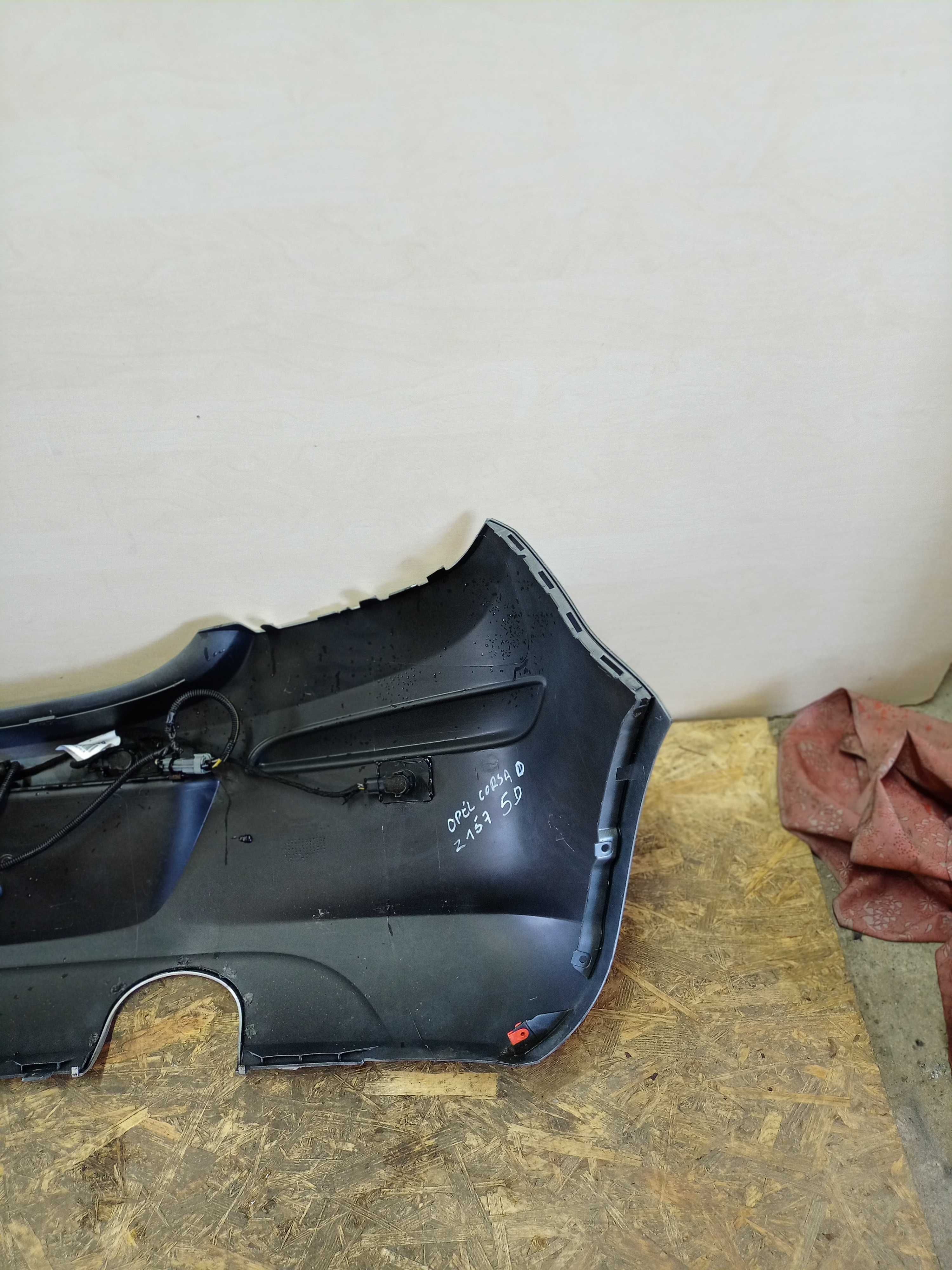 Opel Corsa D zderzak tył tylny kolor Z157 srebrny wersja 5 drzwi 4xPDC