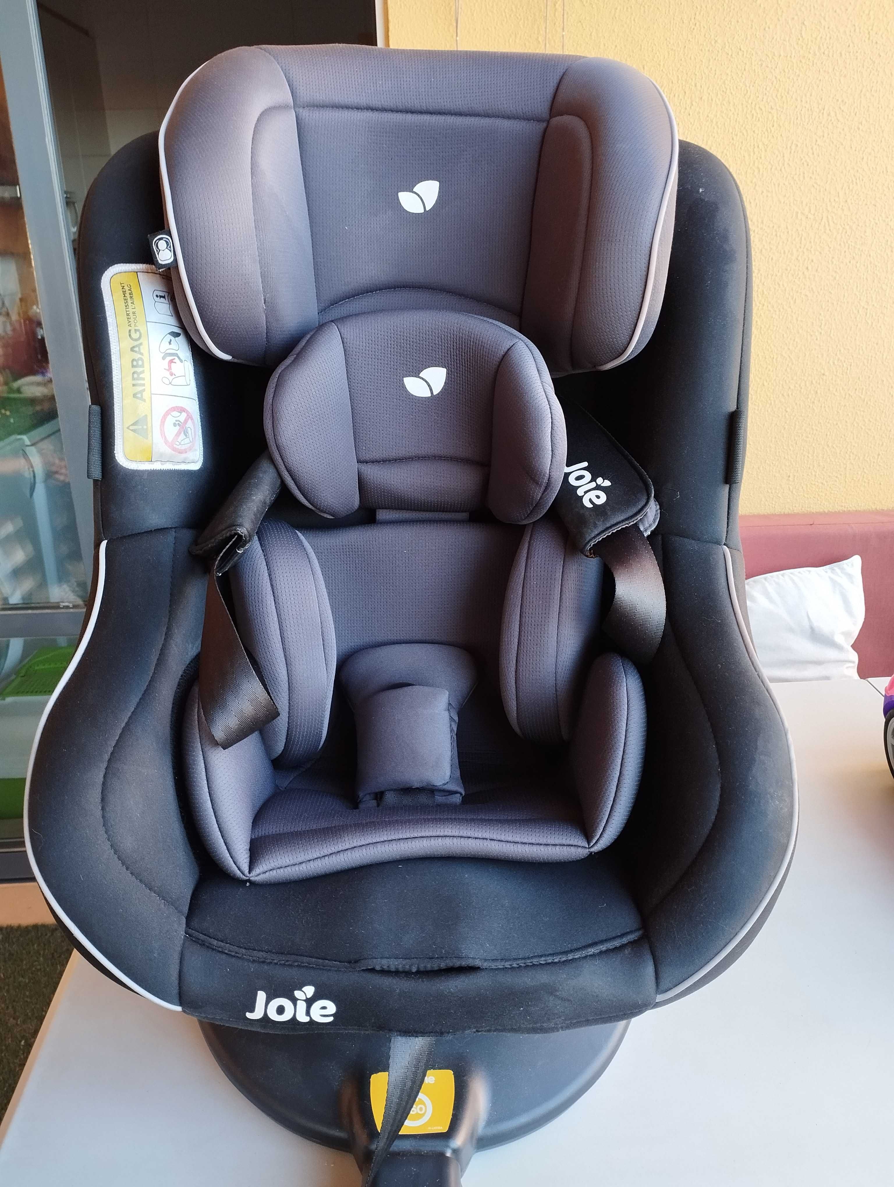 Cadeira Auto Joie com isofix preta - 0 a 4 anos com rotação