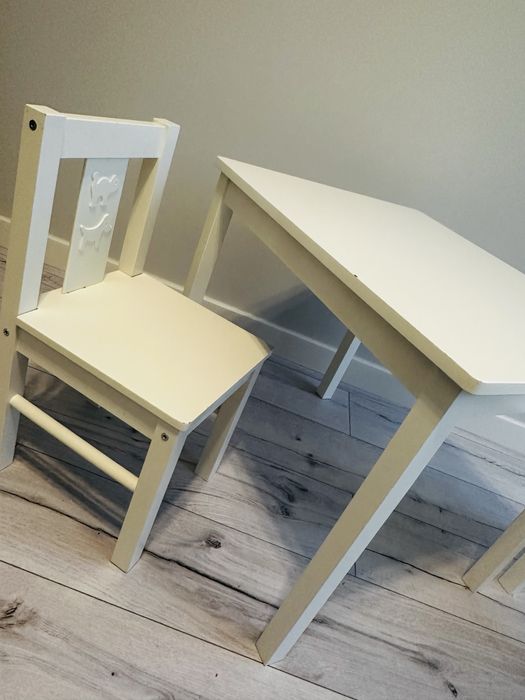 Stolik z dwoma krzesełkami dla dzieci Kitter IKEA