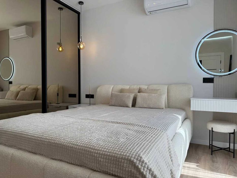 Укомплектована однокімнатна біля озера