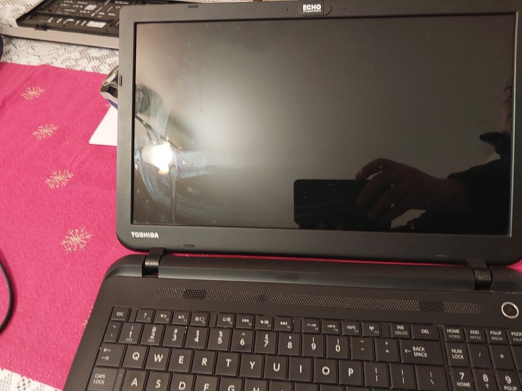 Laptop Toshiba 15,6 "  sprawny 100% nie zniszczony