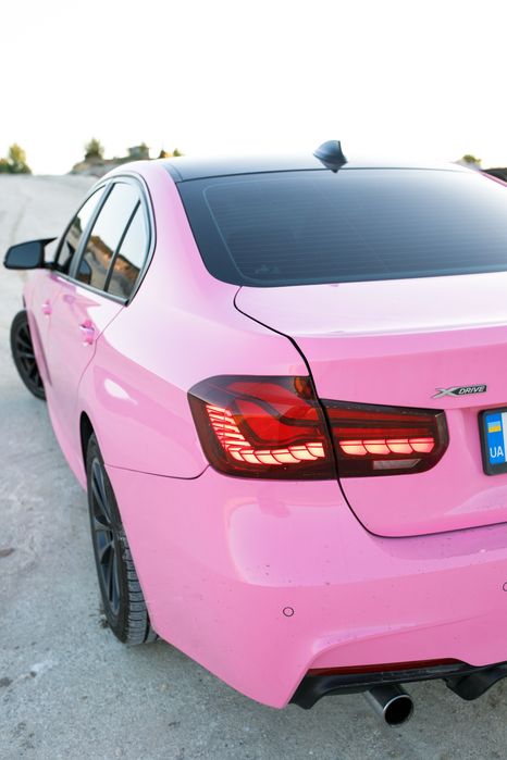 Рожева BMW  320. f30 xDrive 2017  рік