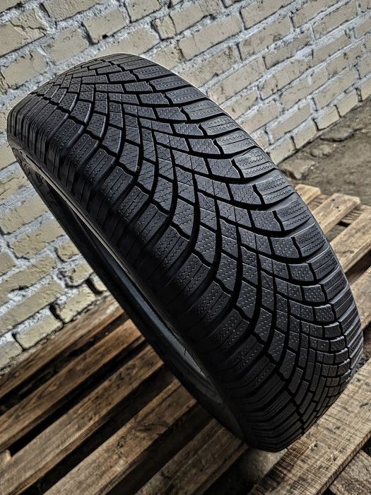 Одна шина 215/65r16 Bridgestone | 2023 | 8mm | Стан нової | Преміум
