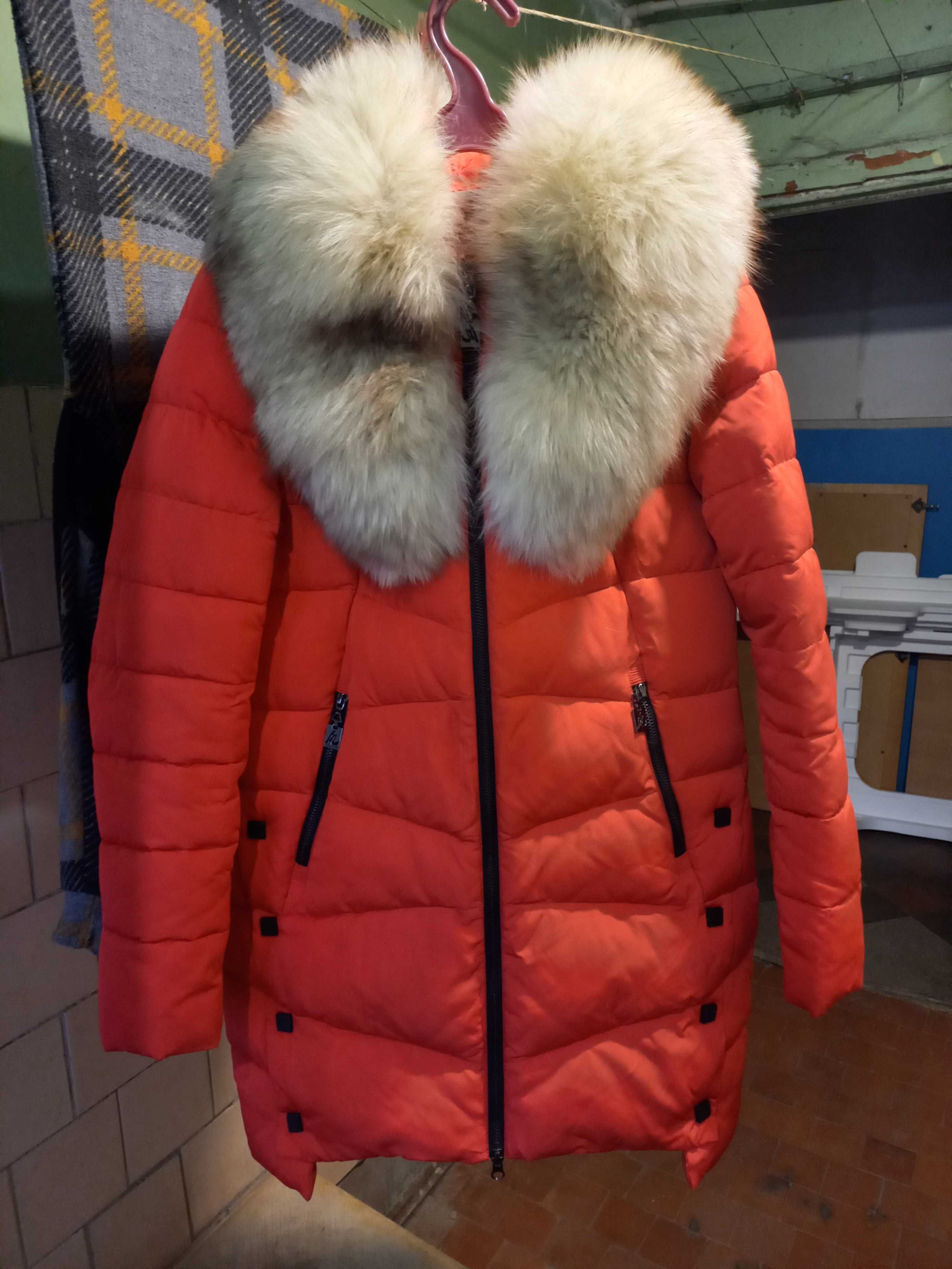 Породам зимняя  женская куртка, пуховик . Размер 44. Красный