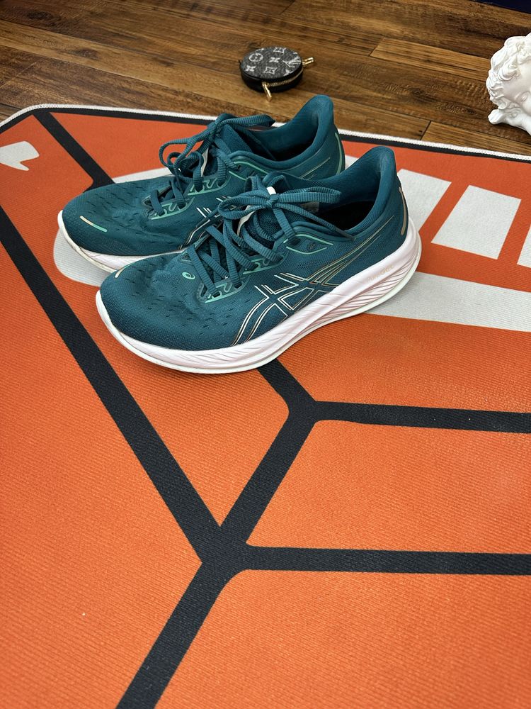 Оригінальні бігові кросівки asics / Асікс