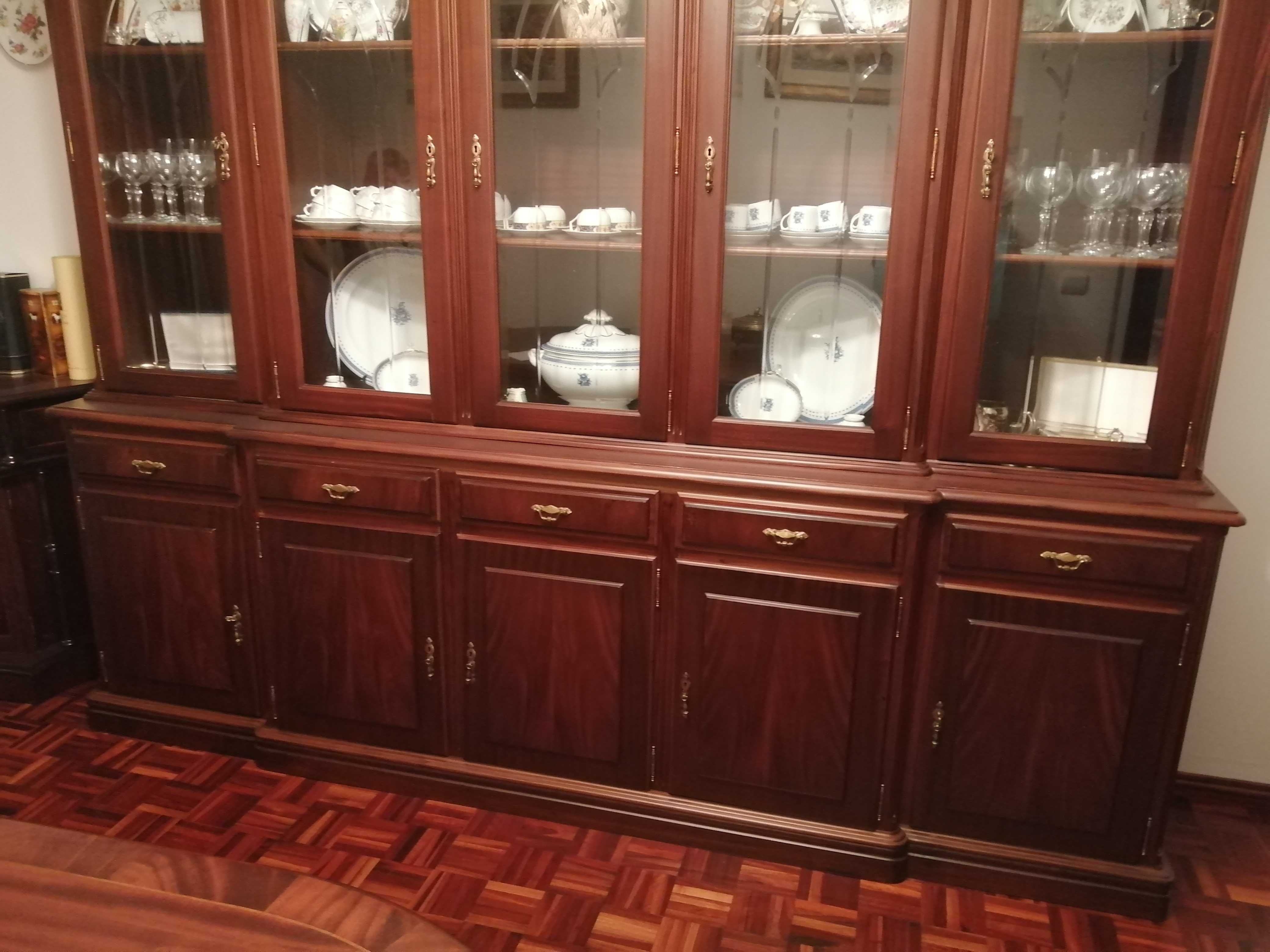 Móvel para  sala de jantar.