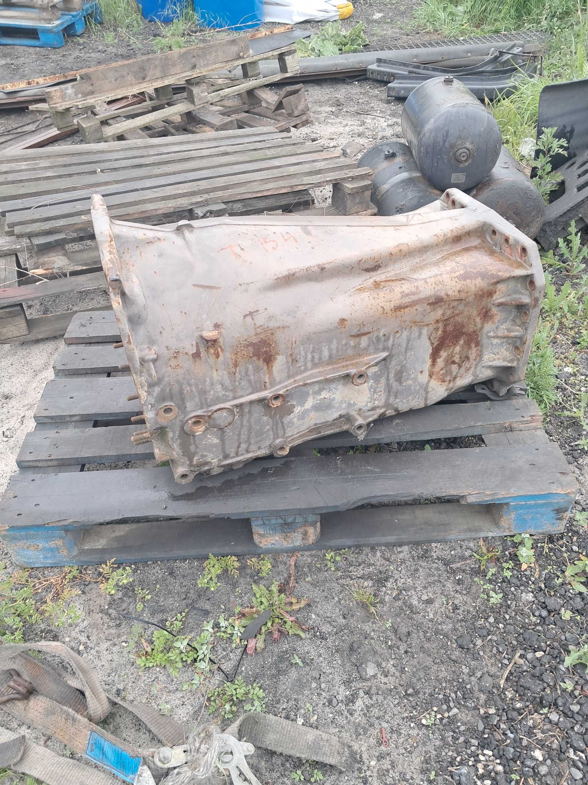 Obudowa skrzyni MF 8140.8150