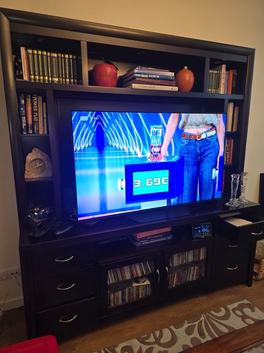 Móvel de TV com estante em 2 módulos