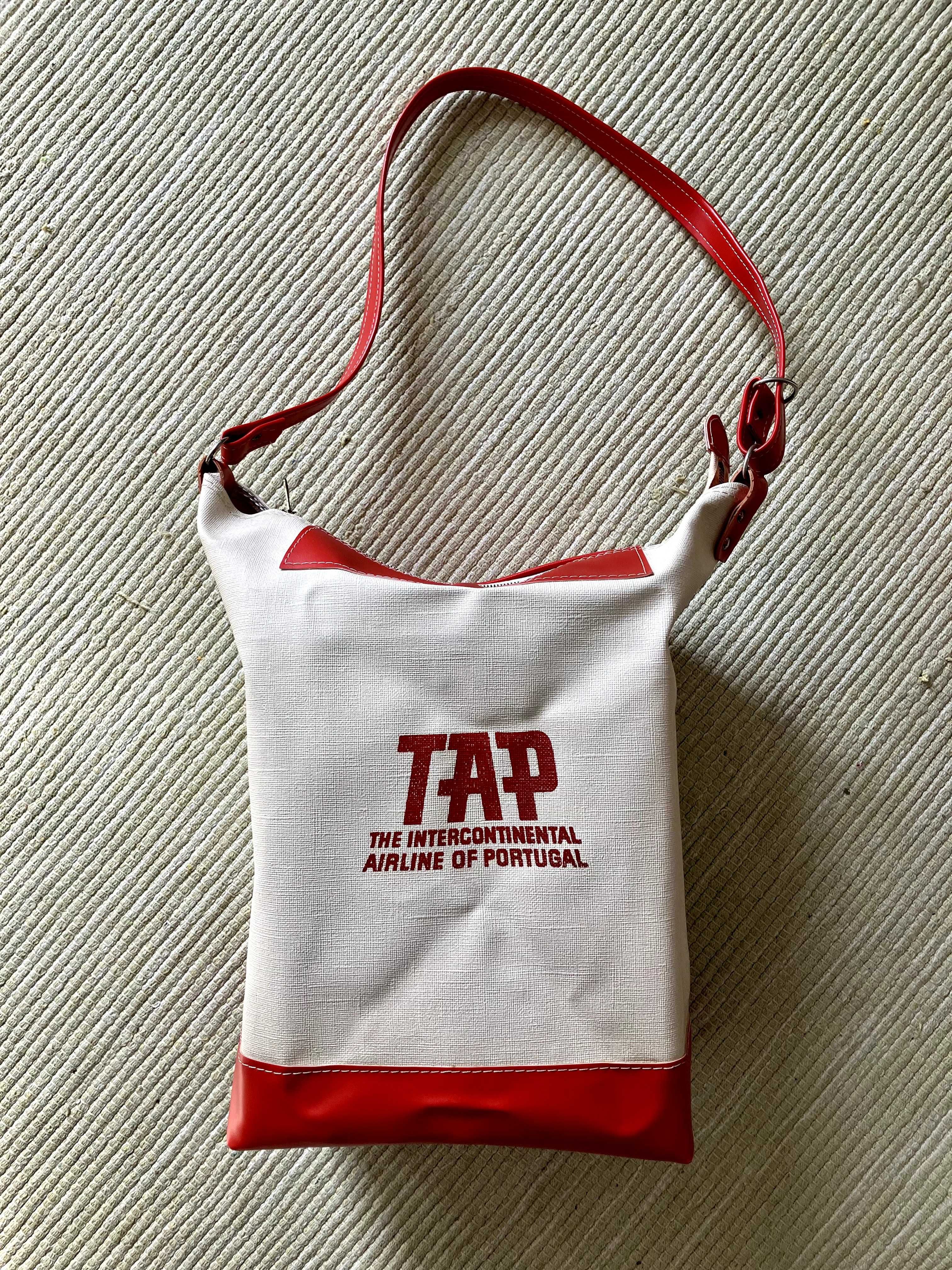 TAP - Mala vintage, de hospedeira