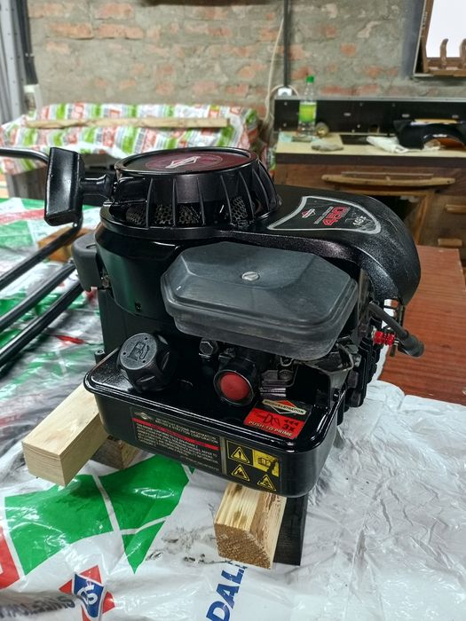 Двигатель для газонокосилки Бриггс Страттон 450