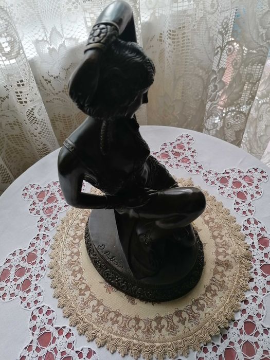 Stylowa figurka kobiety