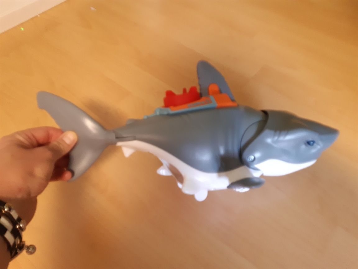 Super zabawka duży rekin