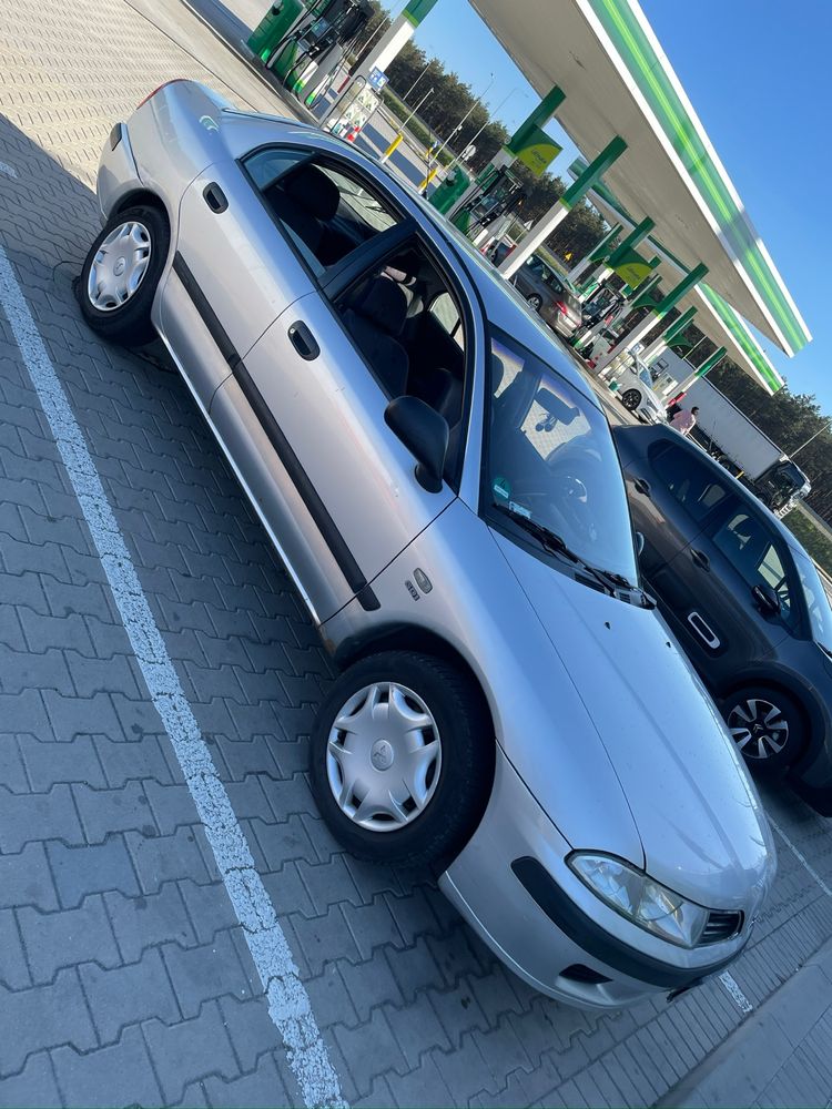 Mitsubishi Carisma 1.8 GDI • Automat • Klima • 1999 • Liftback