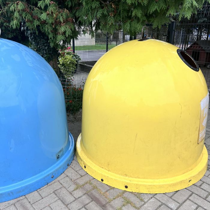 Zestaw pojemników Igloo typu dzwon - niebieski, zielony i żółty 1,5m3