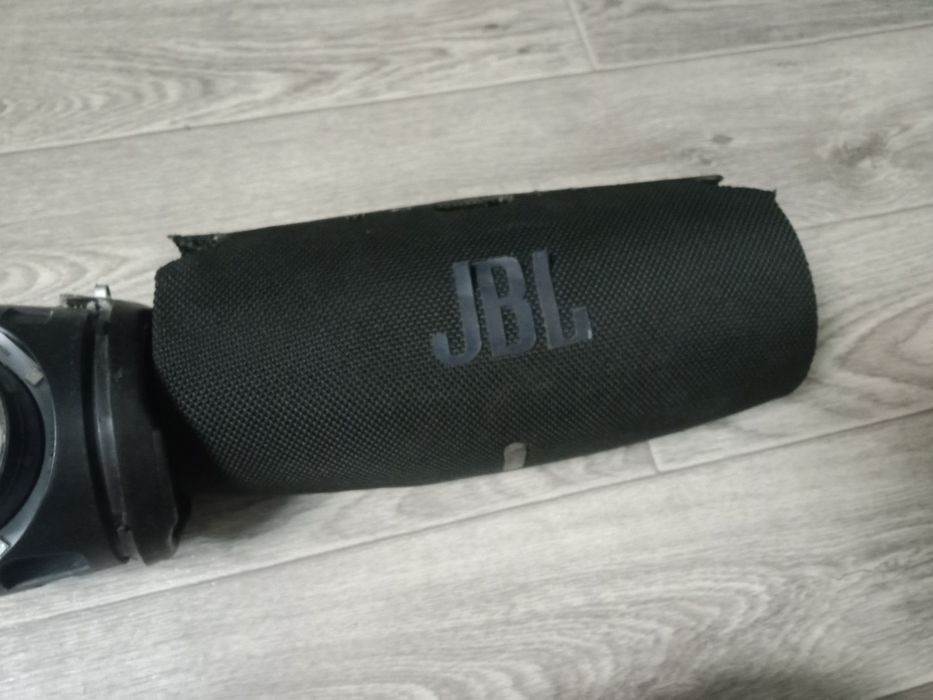 Продам колонку JBL
