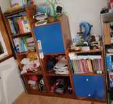 Conjunto de 3 bibliotecas em pinho com frentes lacadas a azul