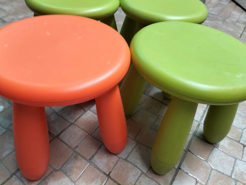 Mesa mammut com 4 bancos bebe e criança