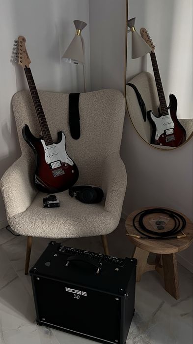 Yamaha Pacifica 112 V + caly zestaw urządzeń pomocniczych