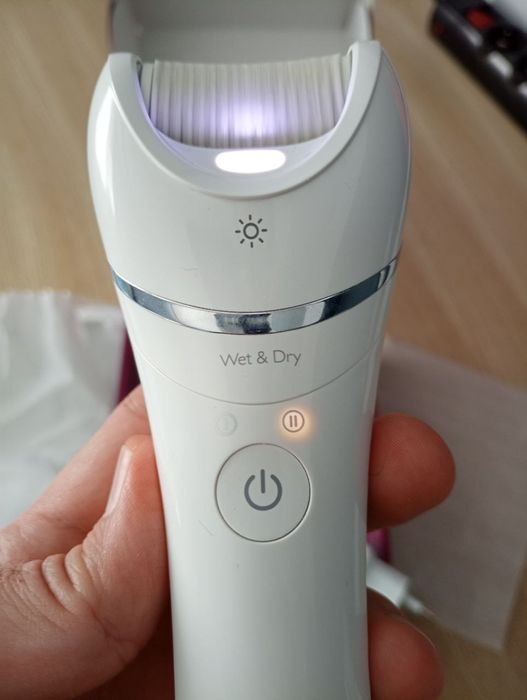 Продам епілятор Philips 8000 BRE700