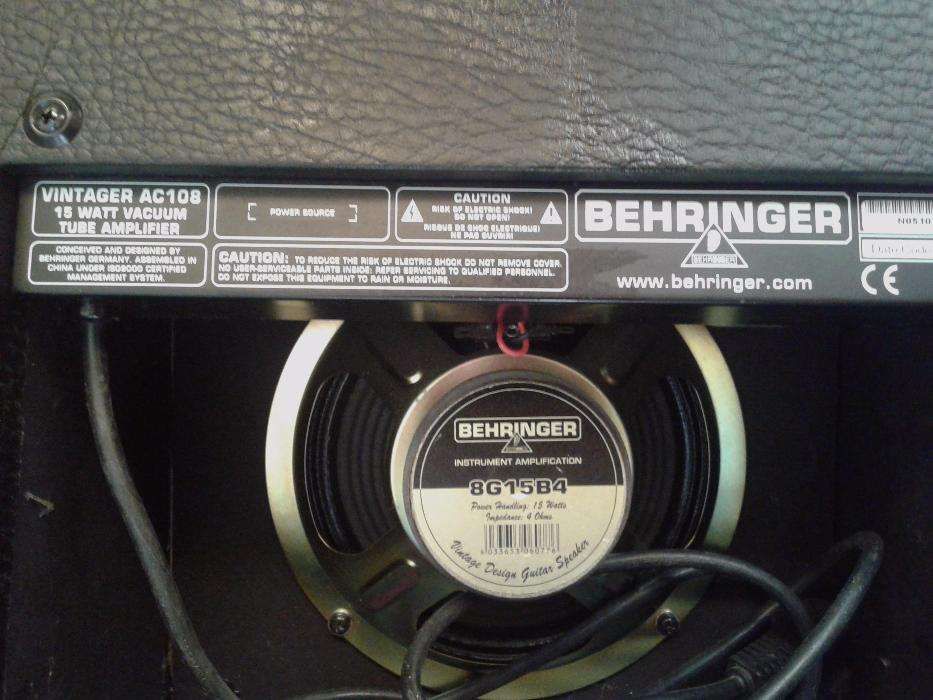 Amplificador Behringer