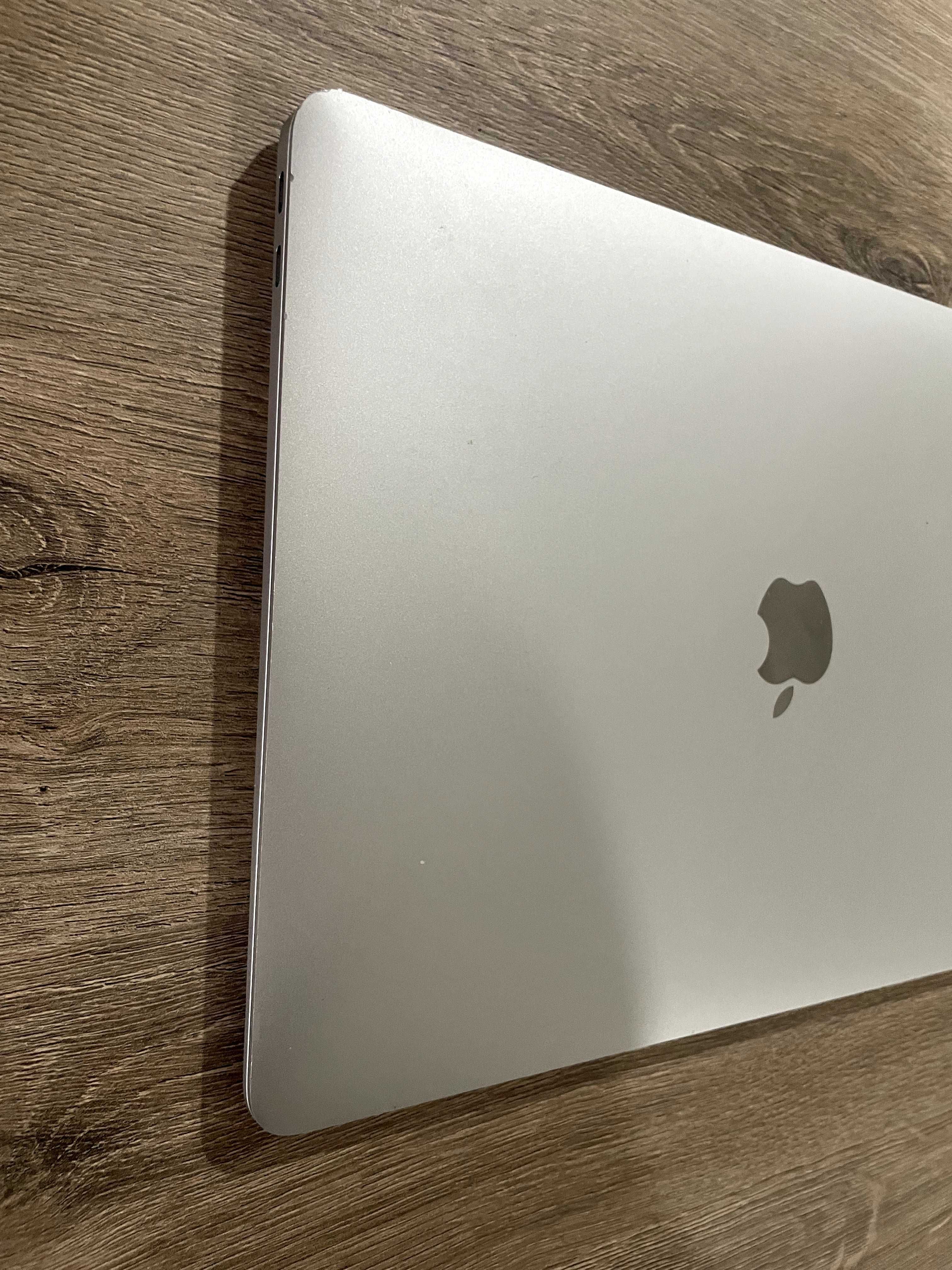 Ноутбук Apple MacBook air 13 M1/16/256 (2021) A2337 Silver