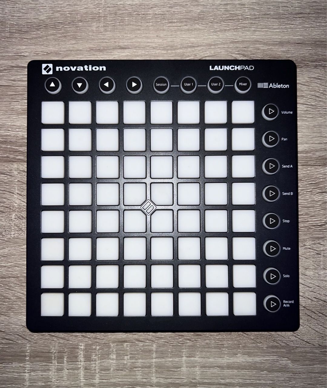 СРОЧНО Novation LaunchPad MK2