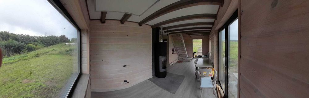 Mały, nowy dom z garażem na dużej działce