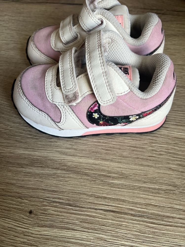 Buty nike rozmiar 23.5
