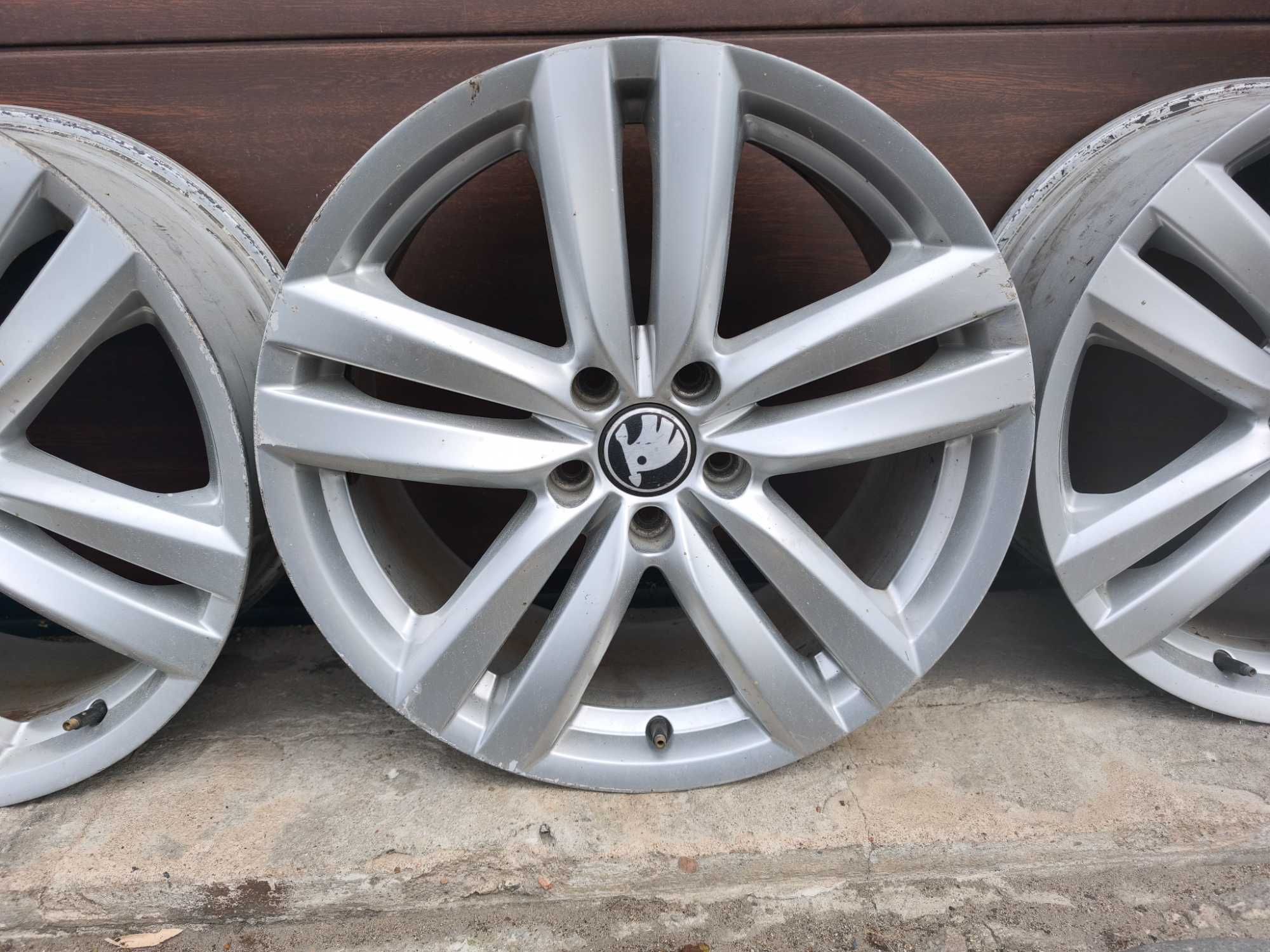Felgi aluminiowe 3AA601025H Passat ; Skoda  5x112 r18