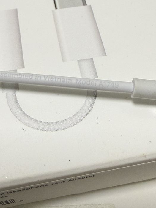 Перехідник Apple to 3.5 mm Headphone Jack Adapter