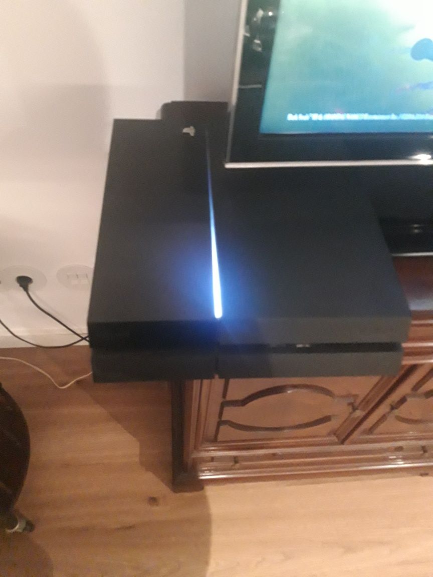 Consola PS4 sem comando