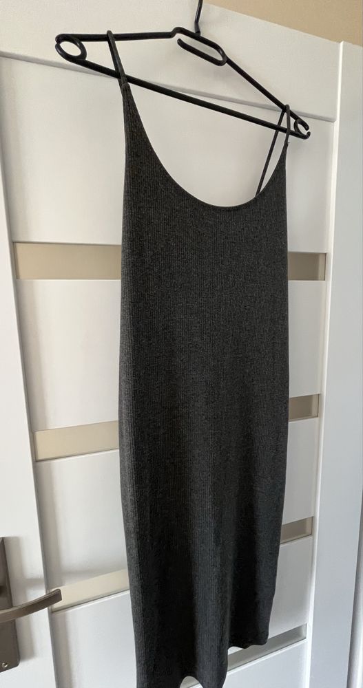 Dluga obcisla sukienka h&m basic 38
